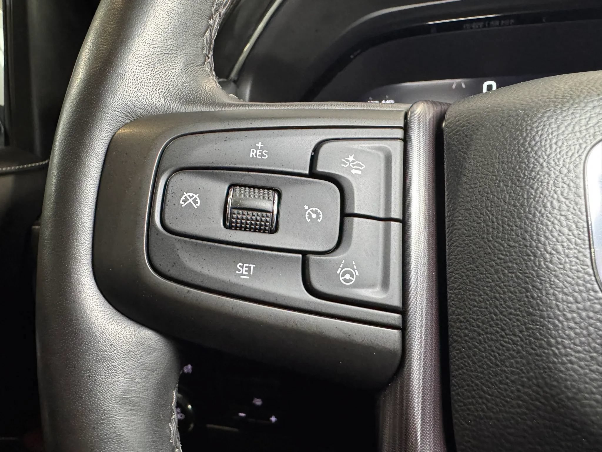 Used 2023 GMC Yukon Denali Ultimate AWD/4WD image 37