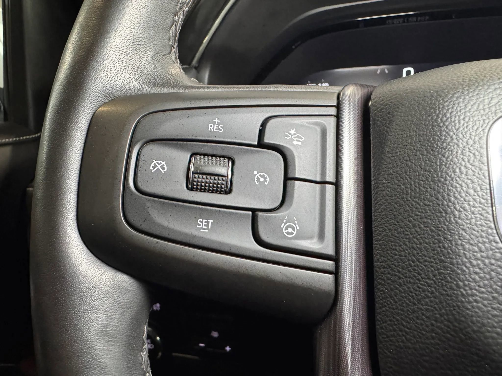 Used 2023 GMC Yukon Denali Ultimate AWD/4WD image 37