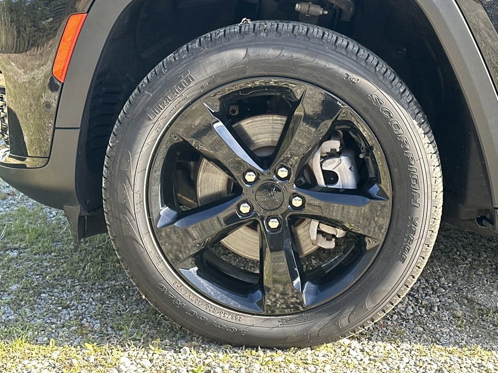 Used 2023 Jeep Grand Cherokee L Limited w/ Luxury Tech Group II image 11