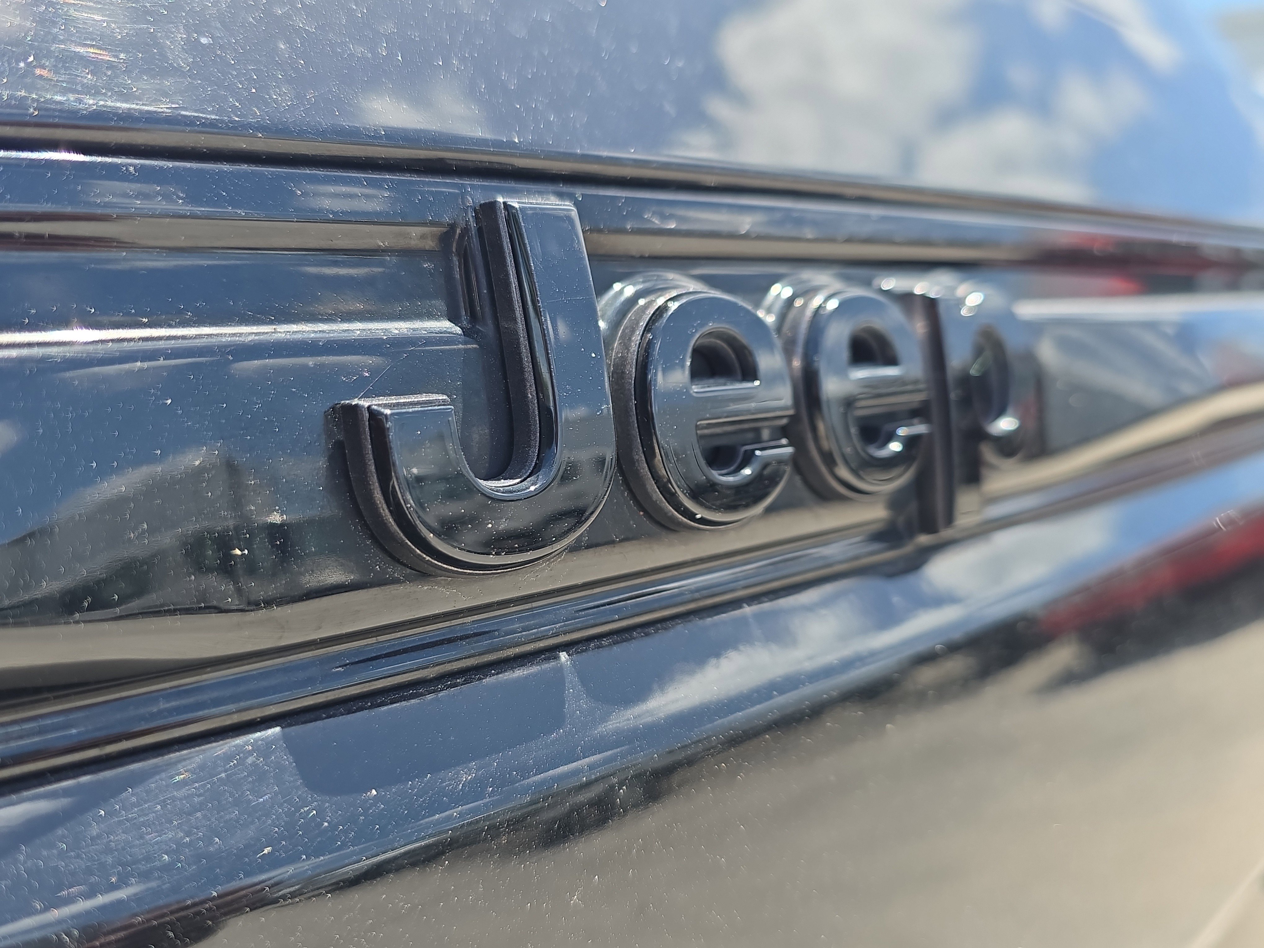 Used 2024 Jeep Grand Cherokee Altitude AWD/4WD image 9