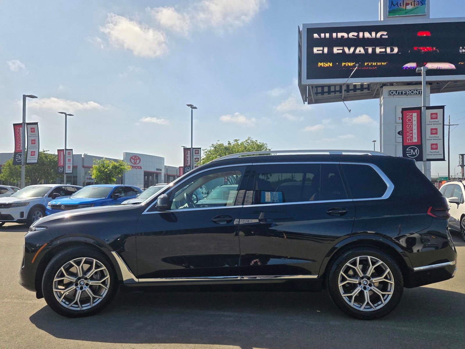 Used 2023 BMW X7 xDrive40i w/ Parking Assistance Package AWD/4WD image 4