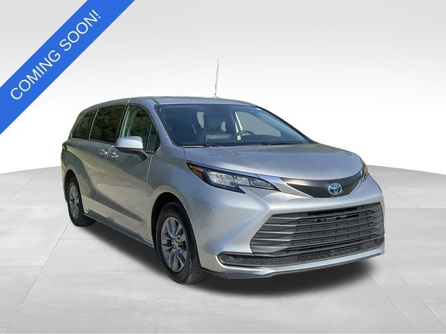 Used 2021 Toyota Sienna LE FWD image 1