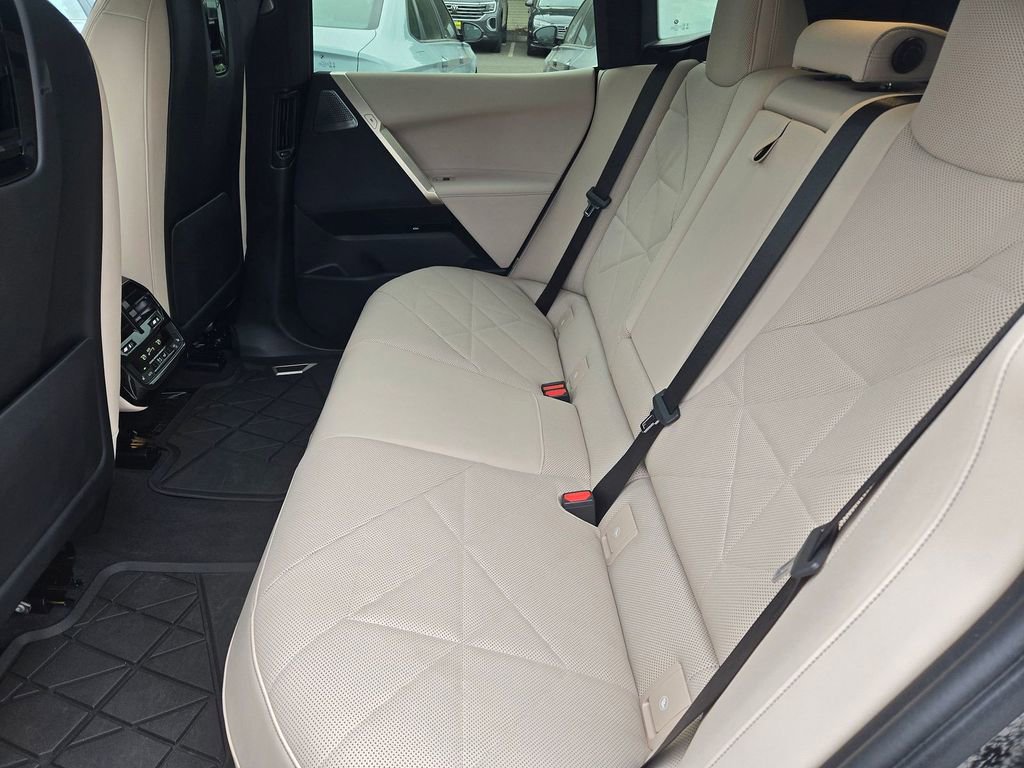Used 2024 BMW iX M60 image 8