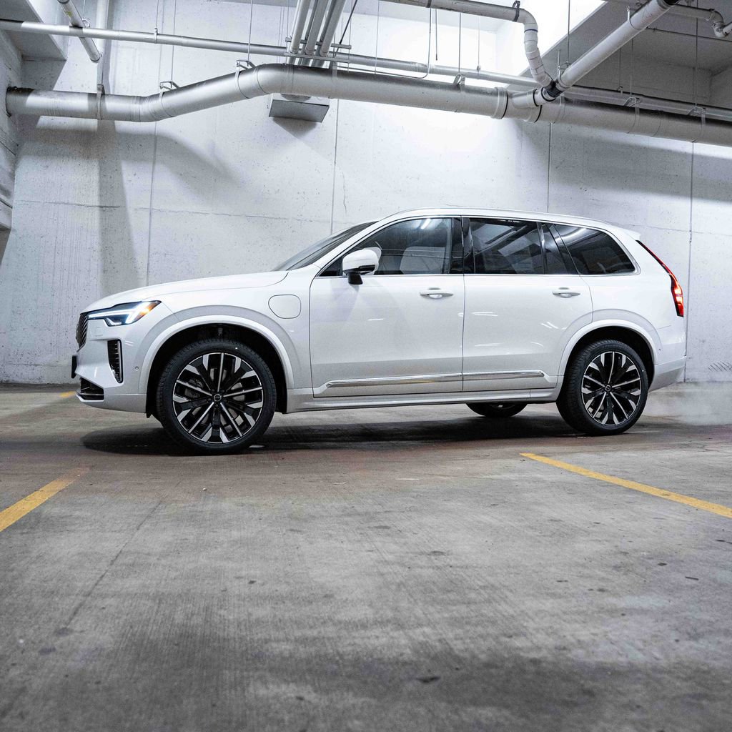 New 2026 Volvo XC90 T8 Plus w/ Protection Package Premier AWD/4WD image 3