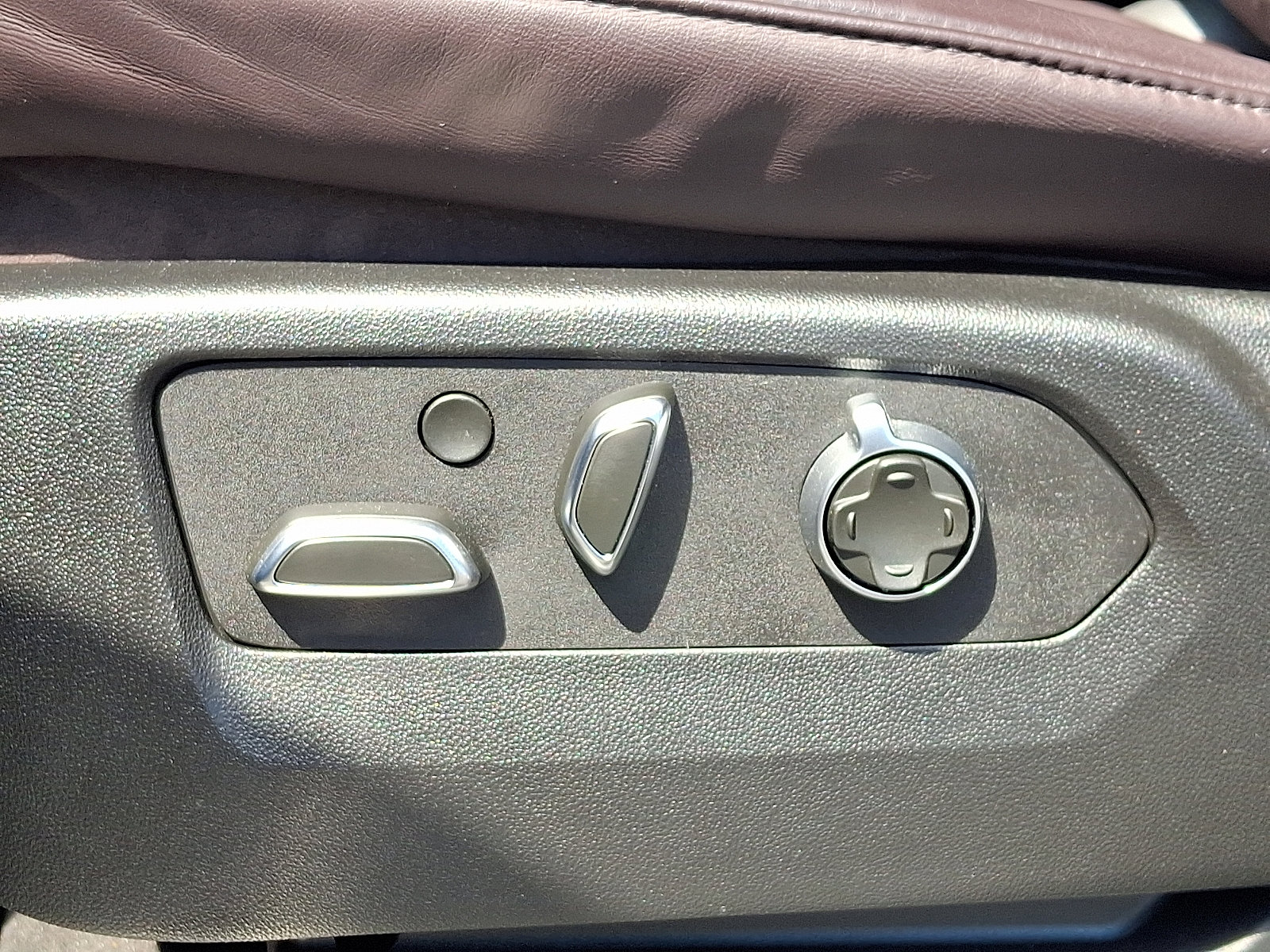 Certified 2024 Cadillac Escalade Premium Luxury Platinum image 18