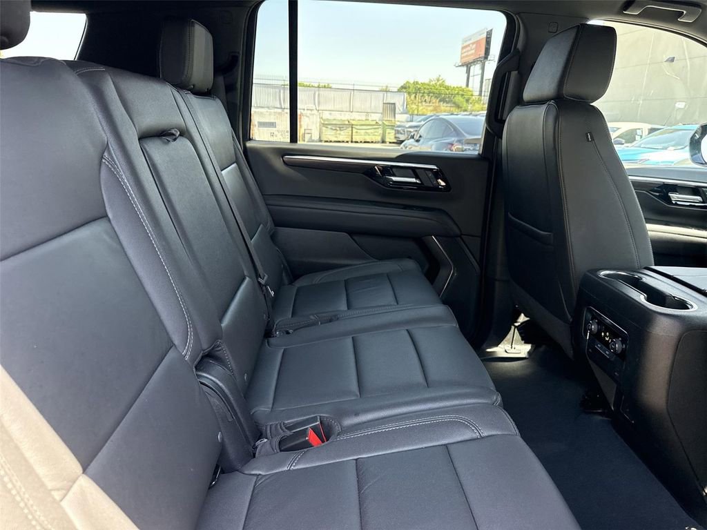 Used 2025 Chevrolet Suburban Z71 AWD/4WD image 25