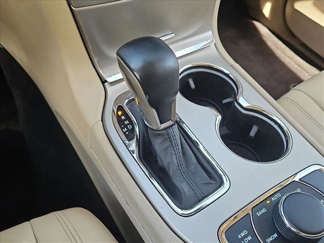 Used 2016 Jeep Grand Cherokee Limited AWD/4WD image 12