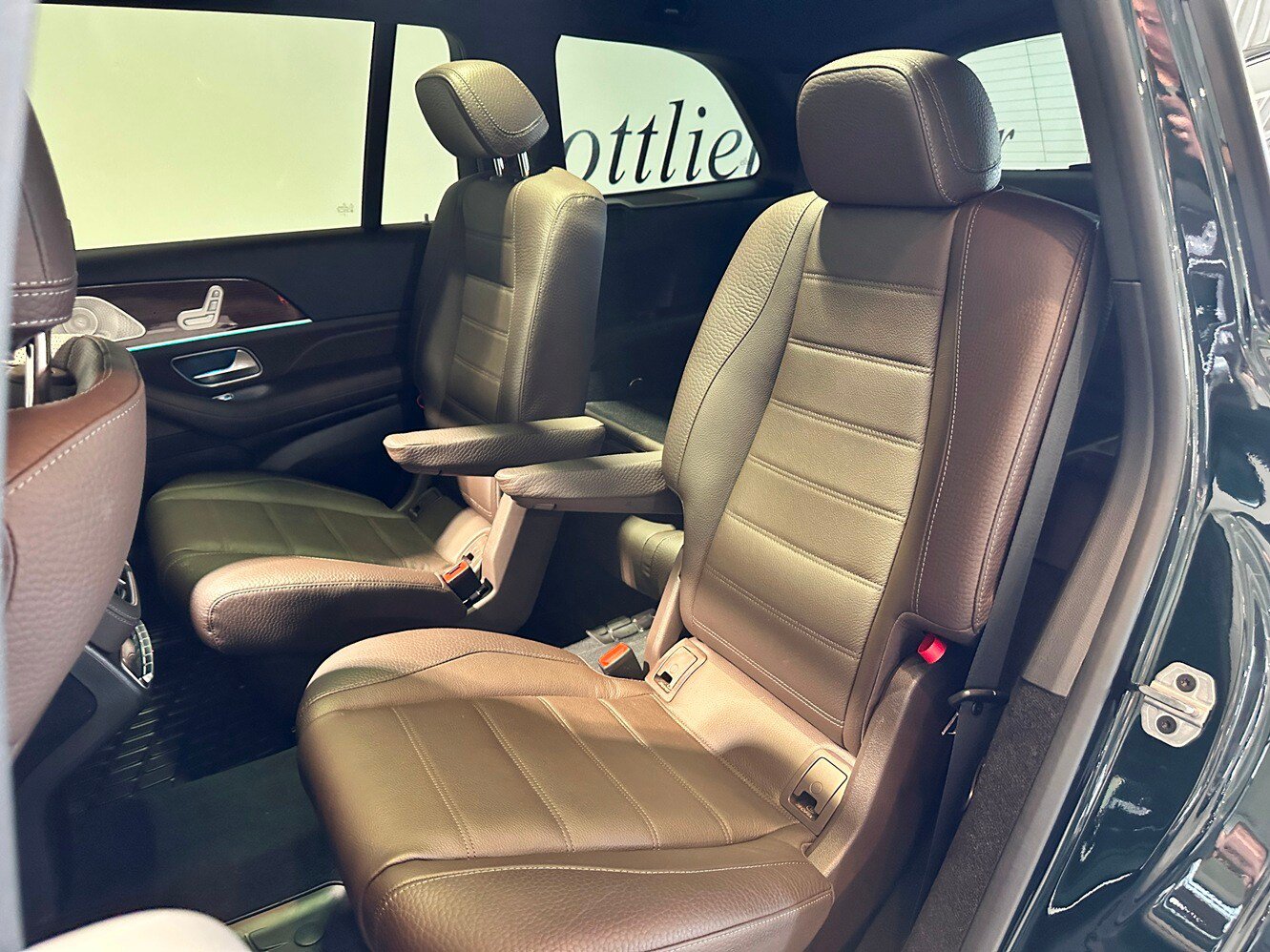 Used 2023 Mercedes-Benz GLS 450 4MATIC image 34