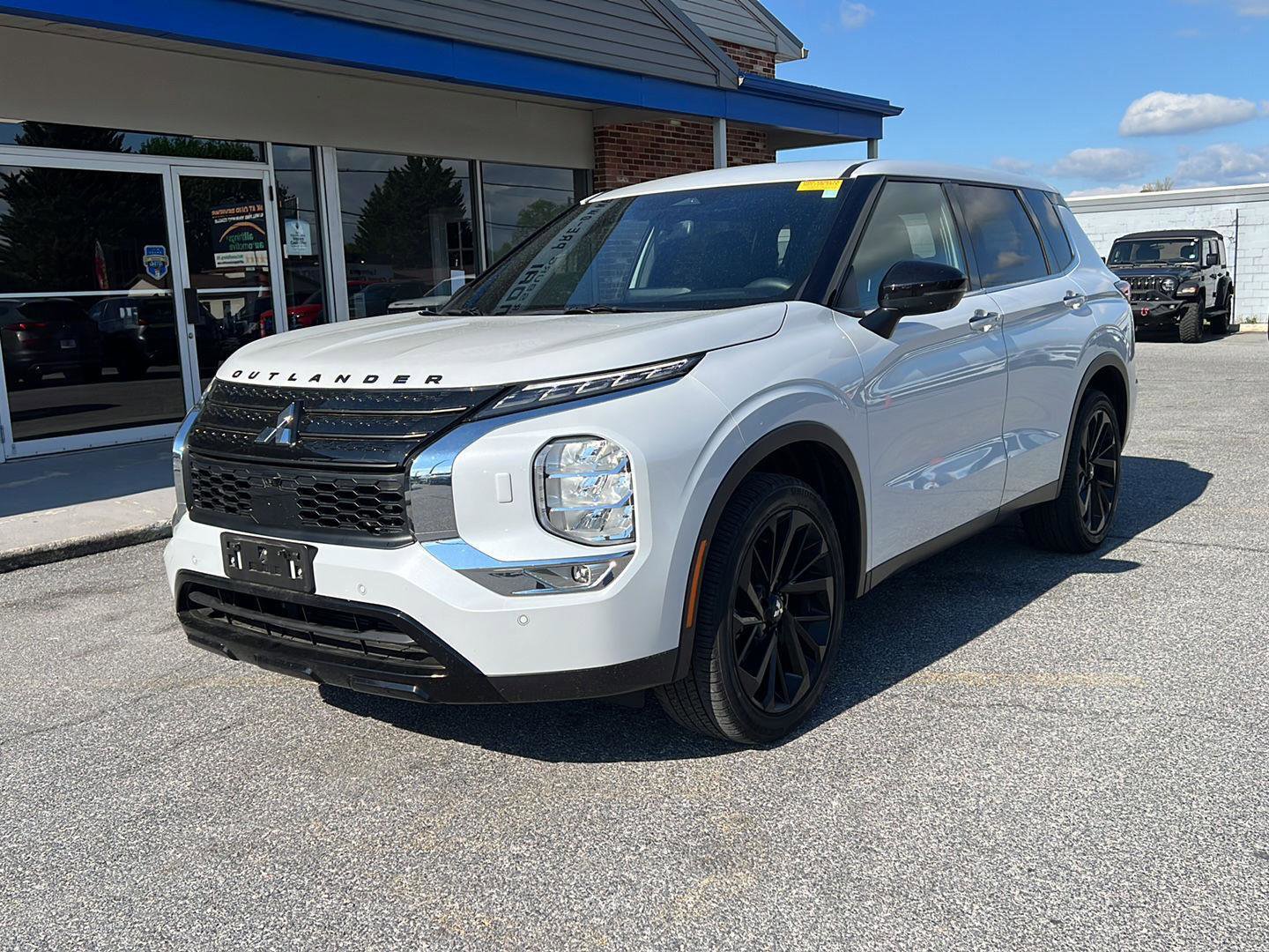 Used 2024 Mitsubishi Outlander SE Black Edition
