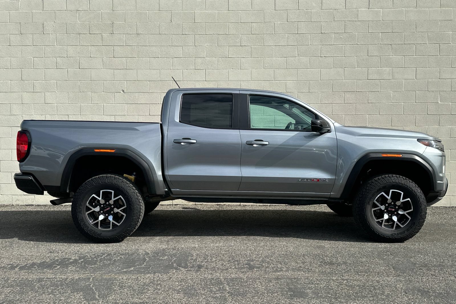 Certified 2024 GMC Canyon AT4X AWD/4WD image 3