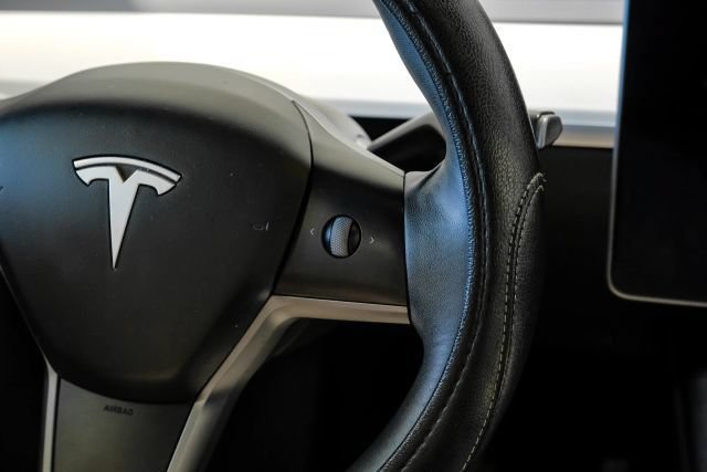 Used 2022 Tesla Model Y Performance AWD/4WD image 22
