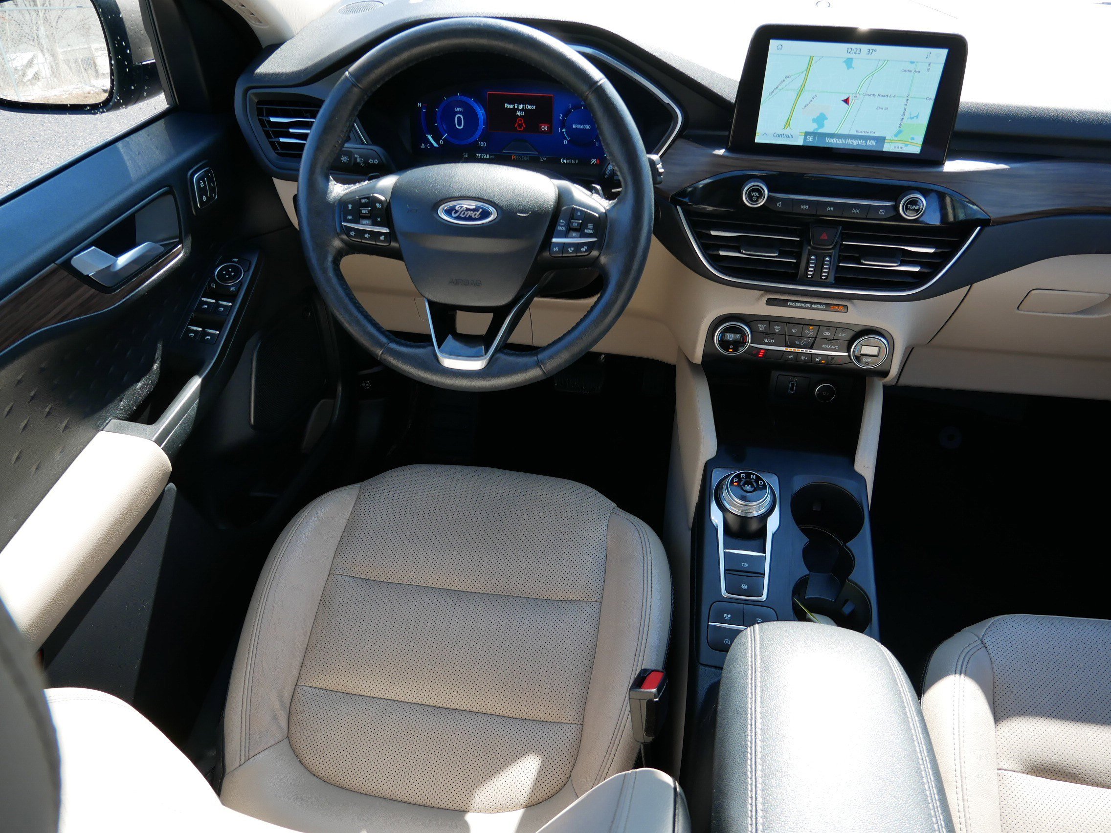 Used 2020 Ford Escape Titanium image 9