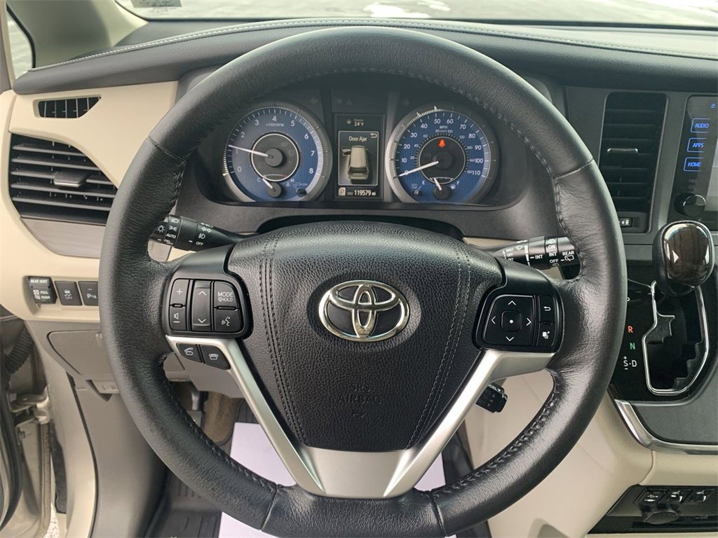 Used 2017 Toyota Sienna XLE Premium image 15