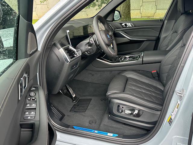 New 2026 BMW X5 xDrive50e w/ M Sport Package AWD/4WD image 4