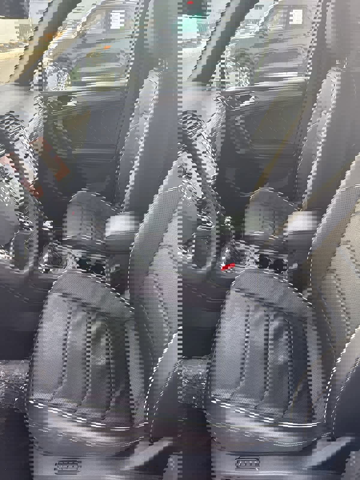 Used 2022 Volkswagen Tiguan SEL R-Line image 10