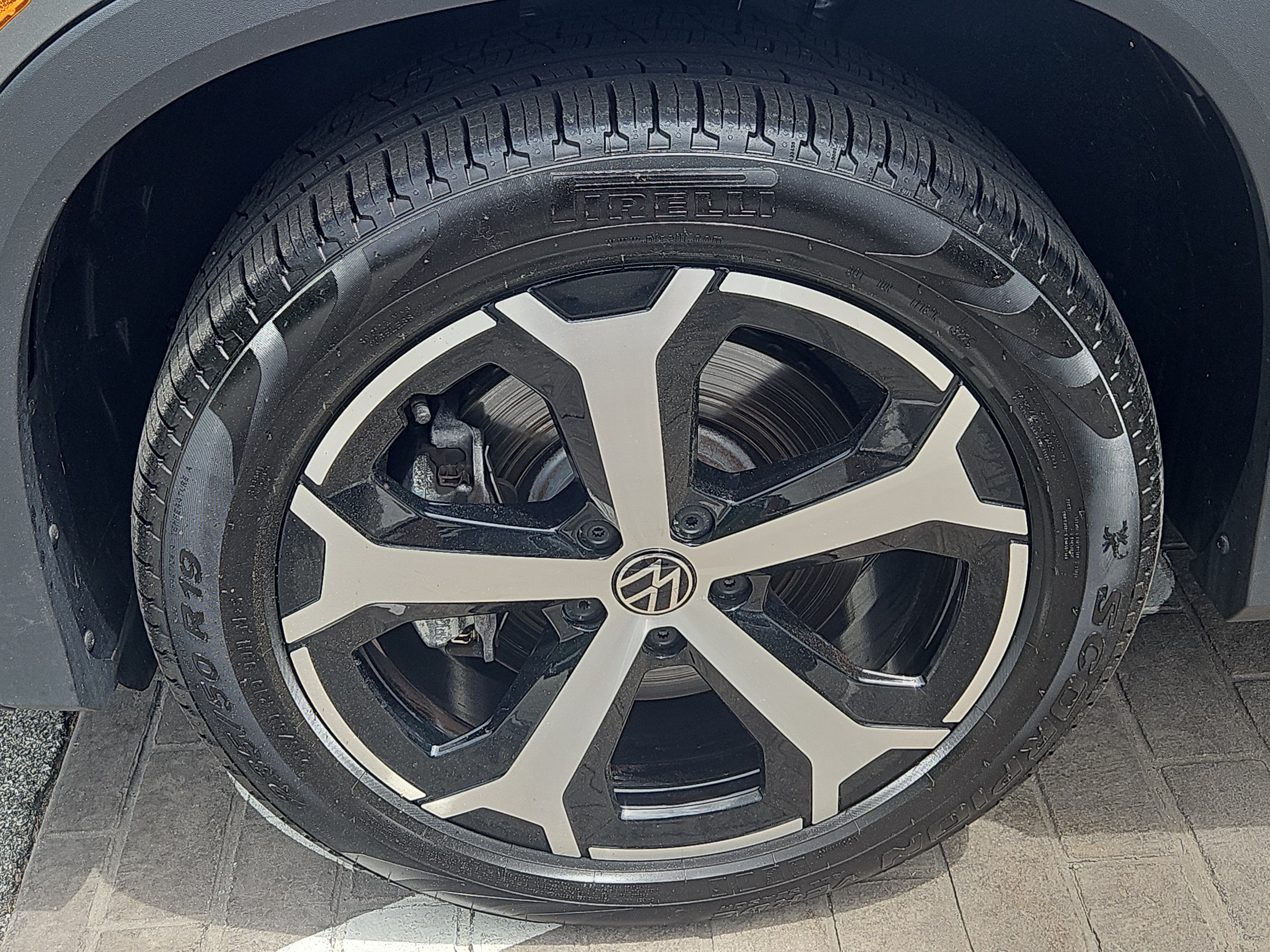 Used 2026 Volkswagen Tiguan SE AWD/4WD image 4