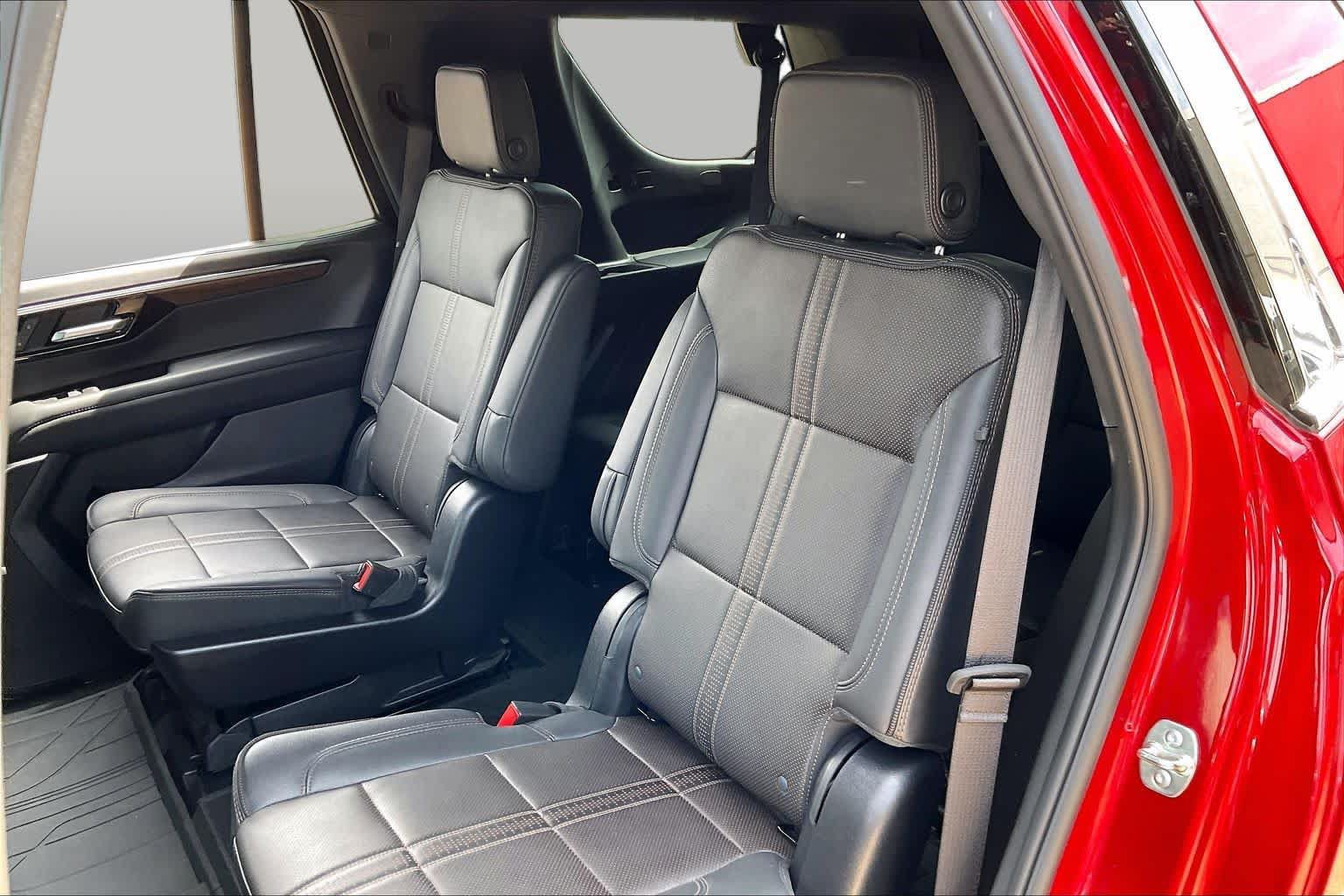Used 2025 Chevrolet Tahoe High Country AWD/4WD image 44