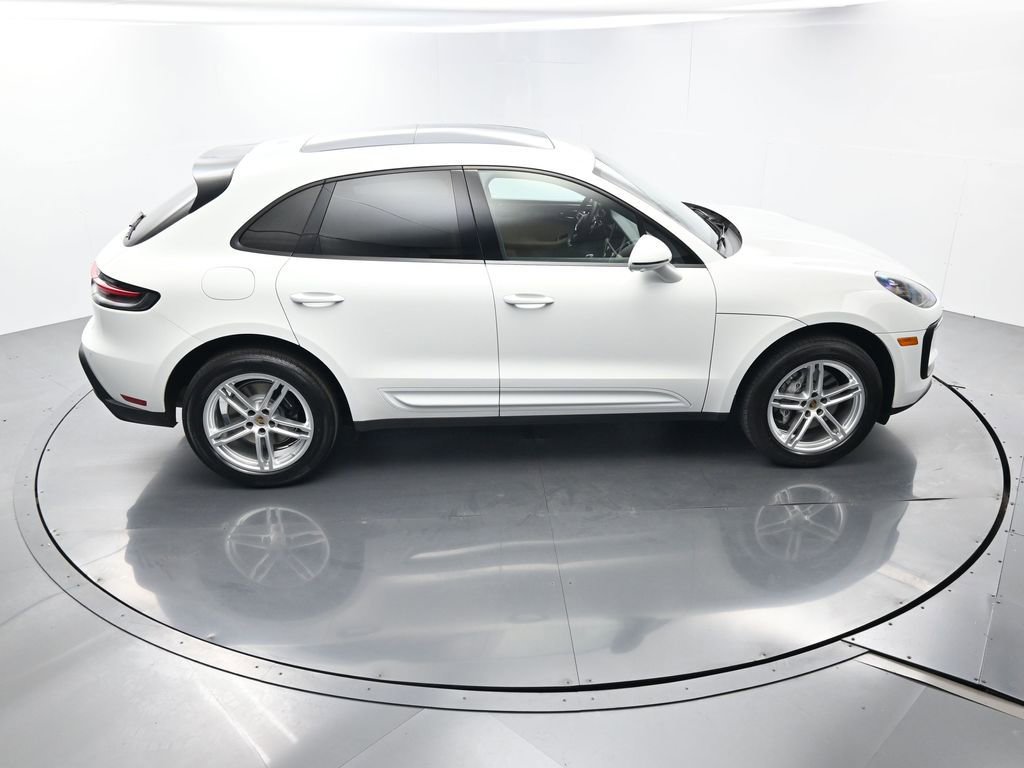 Certified 2023 Porsche Macan AWD/4WD image 40