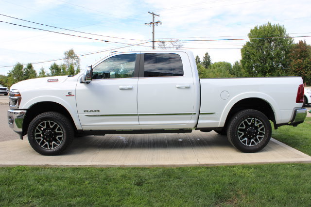 Used 2025 RAM 2500 Limited AWD/4WD image 38
