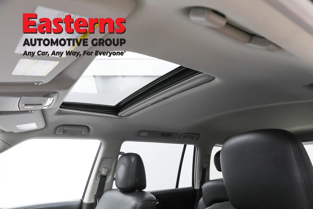 Used 2024 Nissan Armada SL w/ Captain's Chairs Package image 41