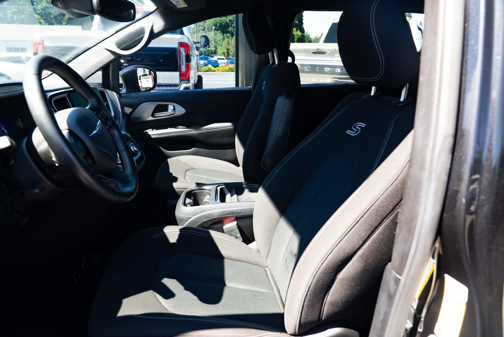 Used 2021 Chrysler Pacifica Touring w/ S Appearance Package FWD image 17