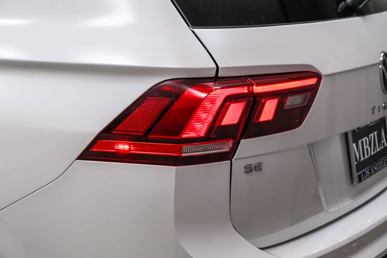 Used 2022 Volkswagen Tiguan SE R-Line FWD image 7