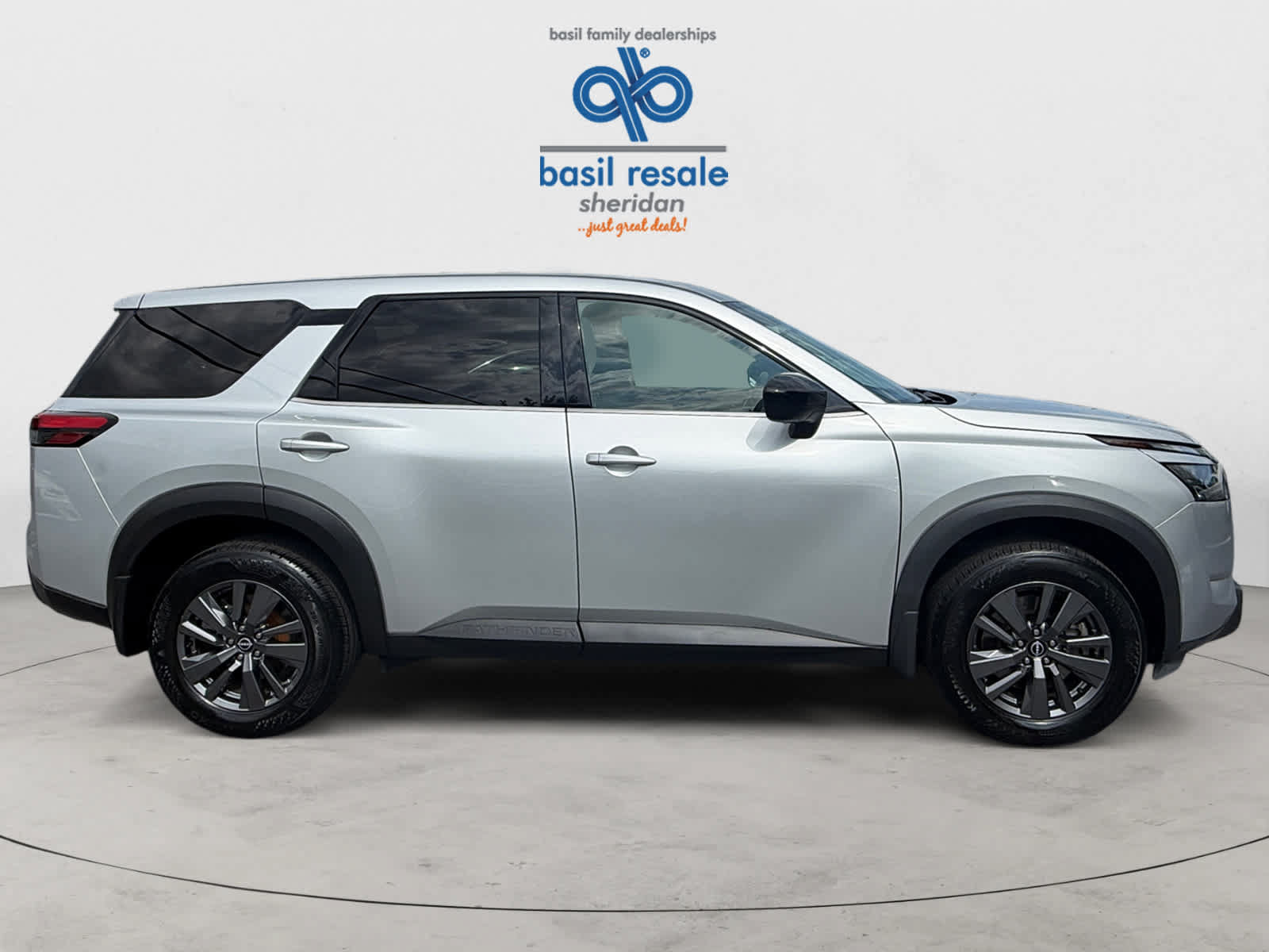Used 2024 Nissan Pathfinder S AWD/4WD image 8
