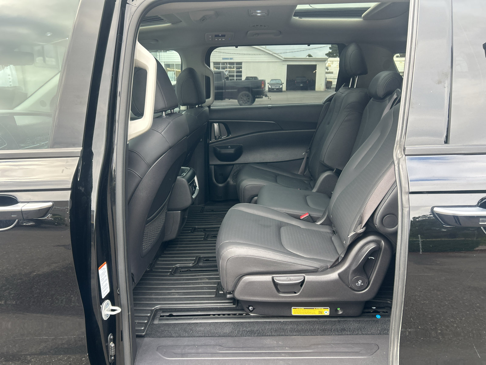 Used 2025 Kia Carnival SX Prestige FWD image 31