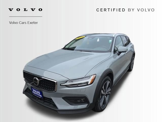 Certified 2025 Volvo V60 B5 Cross Country Plus image 3