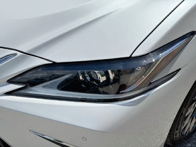 Used 2025 Lexus ES 350 w/ Technology Package FWD image 9