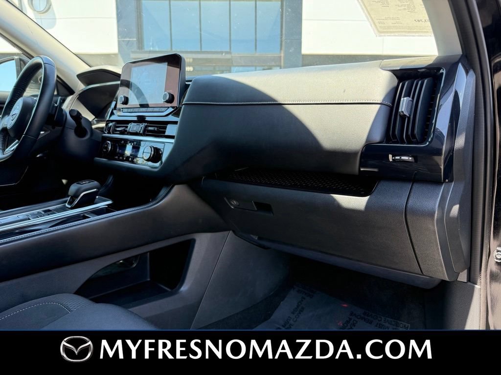 Used 2022 Nissan Pathfinder SV FWD image 16