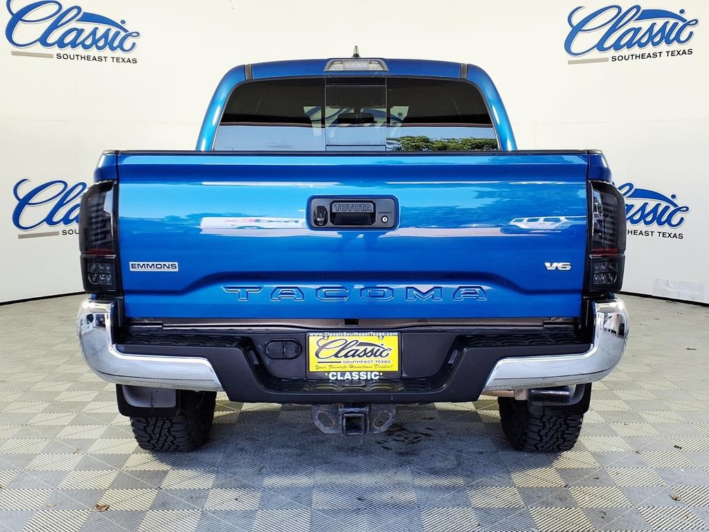 Used 2017 Toyota Tacoma SR AWD/4WD image 4