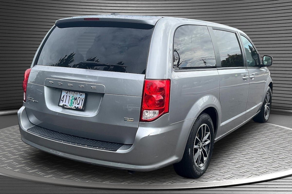 Used 2018 Dodge Grand Caravan SE FWD image 6