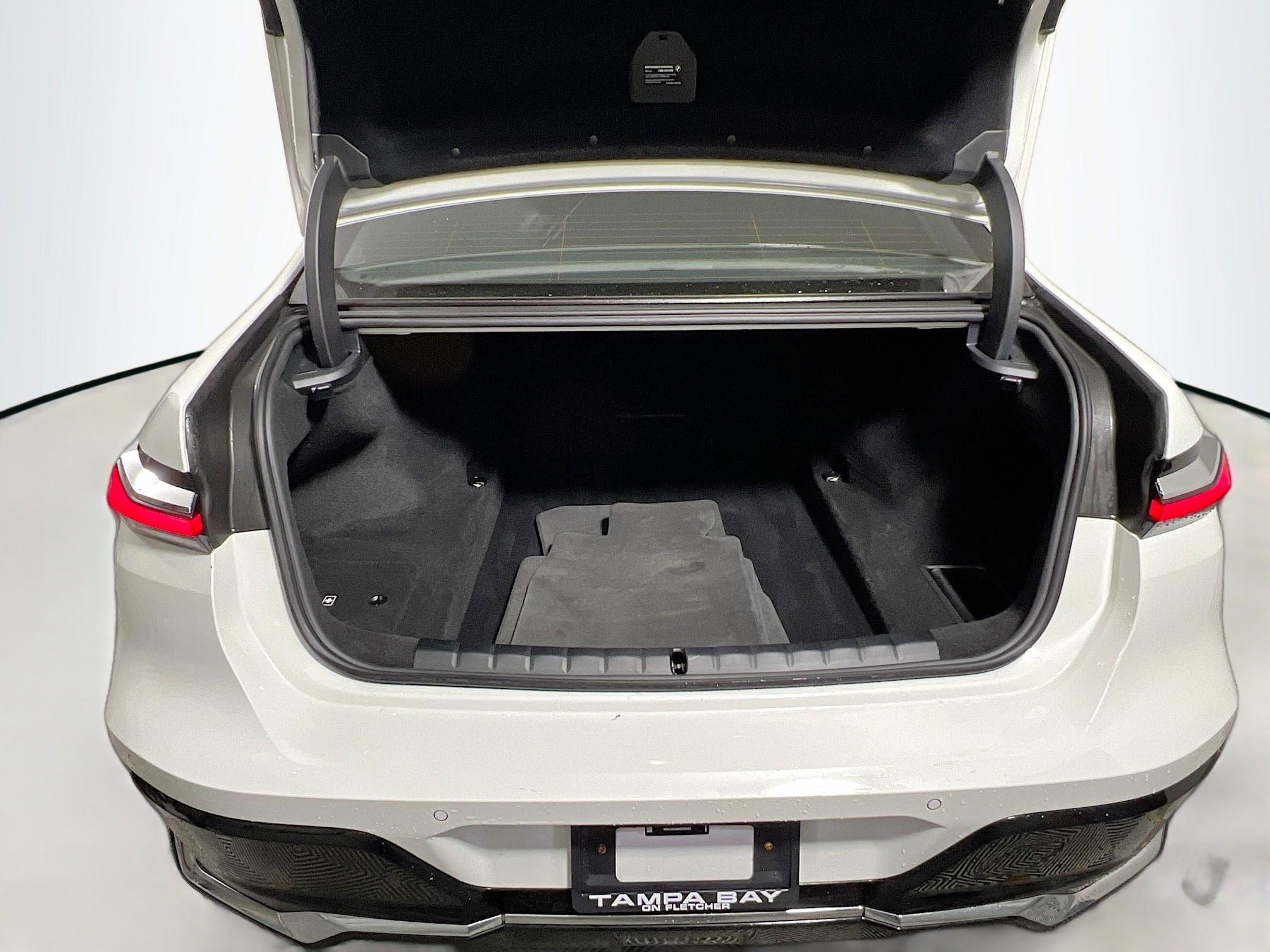 Used 2025 BMW 740i xDrive image 34