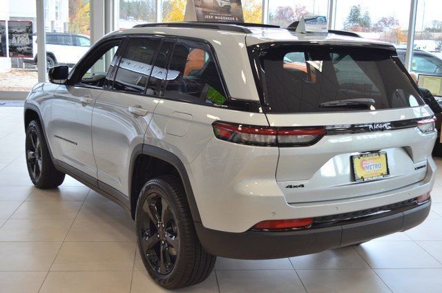 New 2025 Jeep Grand Cherokee Limited w/ Black Appearance Package image 6