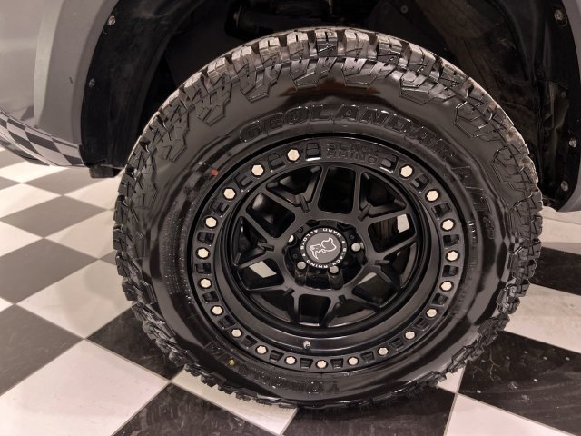 Used 2020 Toyota Tacoma TRD Off-Road w/ Technology Package AWD/4WD image 28