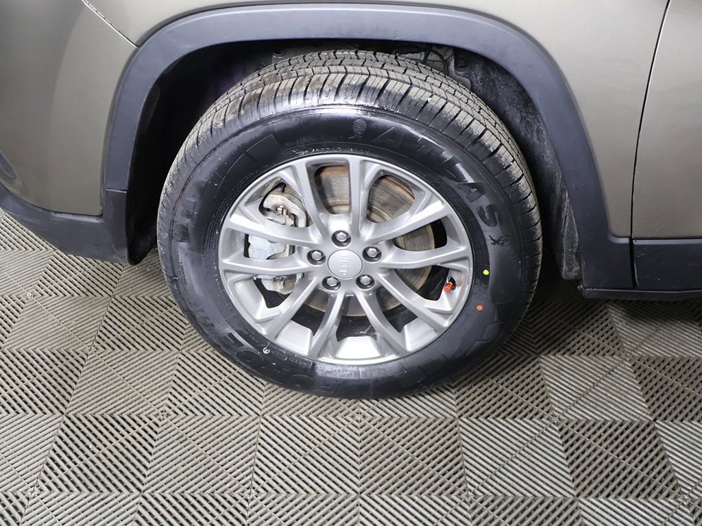 Used 2021 Jeep Cherokee Latitude image 14