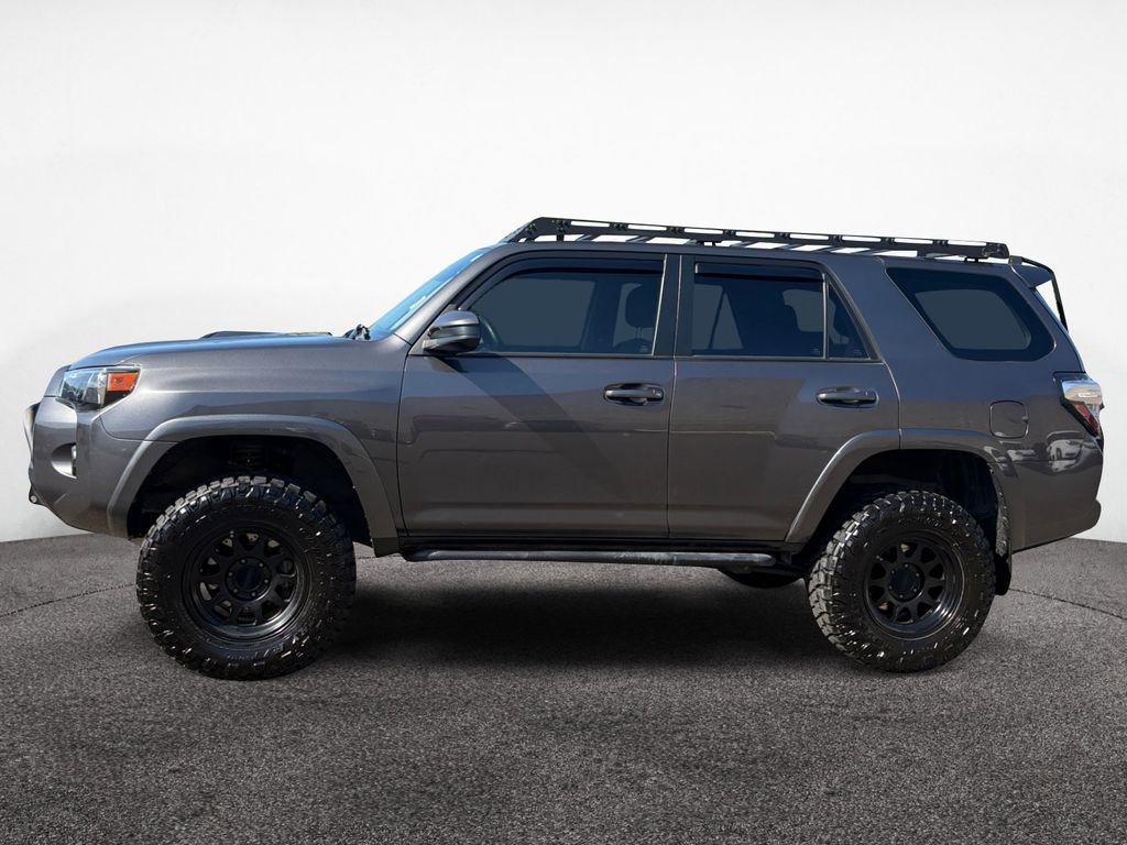 Used 2020 Toyota 4Runner SR5 AWD/4WD image 2