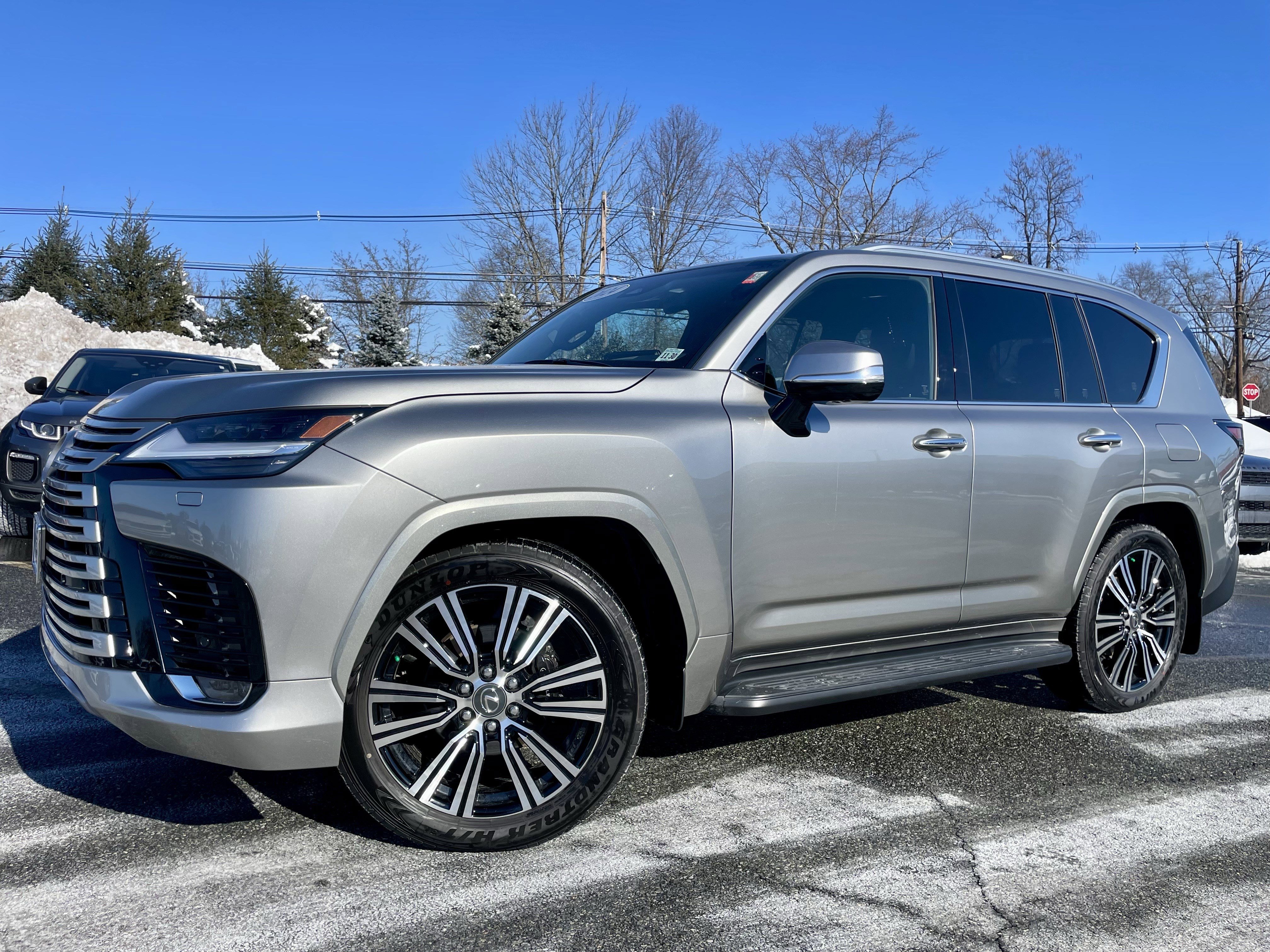 Used 2025 Lexus LX 600 4WD w/ Luxury Package image 1