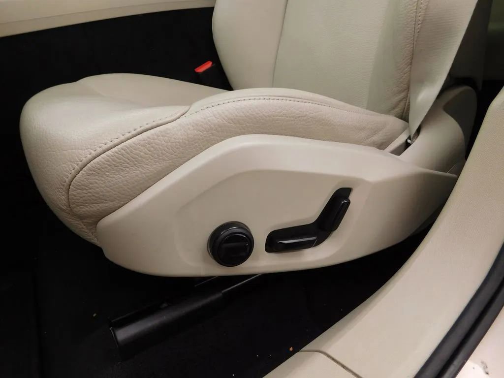 Used 2024 Volvo XC60 B5 Plus image 15