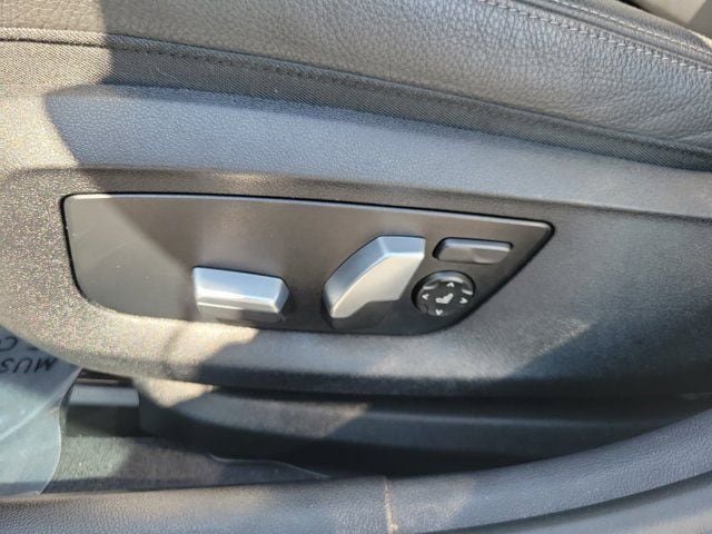 Used 2021 BMW 530i w/ M Sport Package RWD image 14