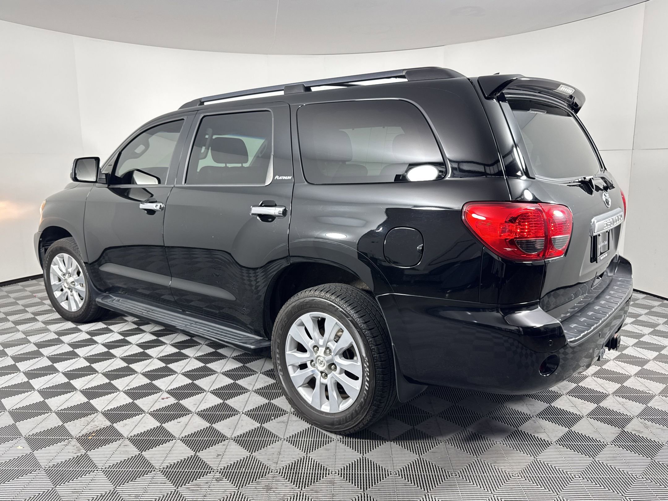 Used 2016 Toyota Sequoia Platinum image 3