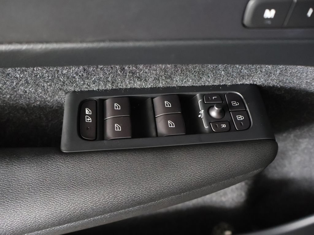 Used 2019 Volvo XC40 T5 Momentum AWD/4WD image 33