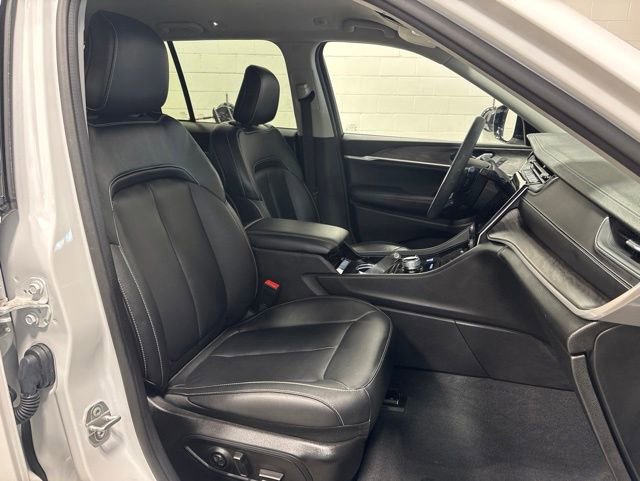 Used 2023 Jeep Grand Cherokee Limited AWD/4WD image 12