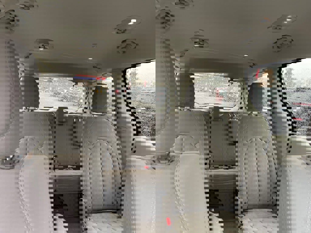 Used 2017 Chrysler Pacifica Touring image 23