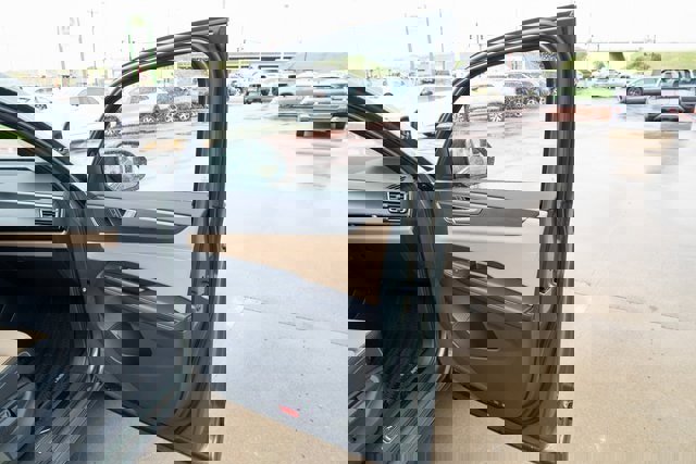 New 2026 Volkswagen Atlas Cross Sport SE image 15