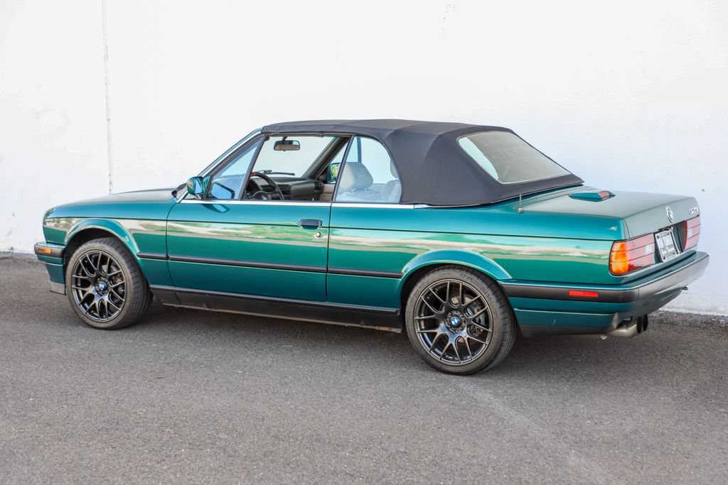 Used 1992 BMW 325i Convertible RWD image 28