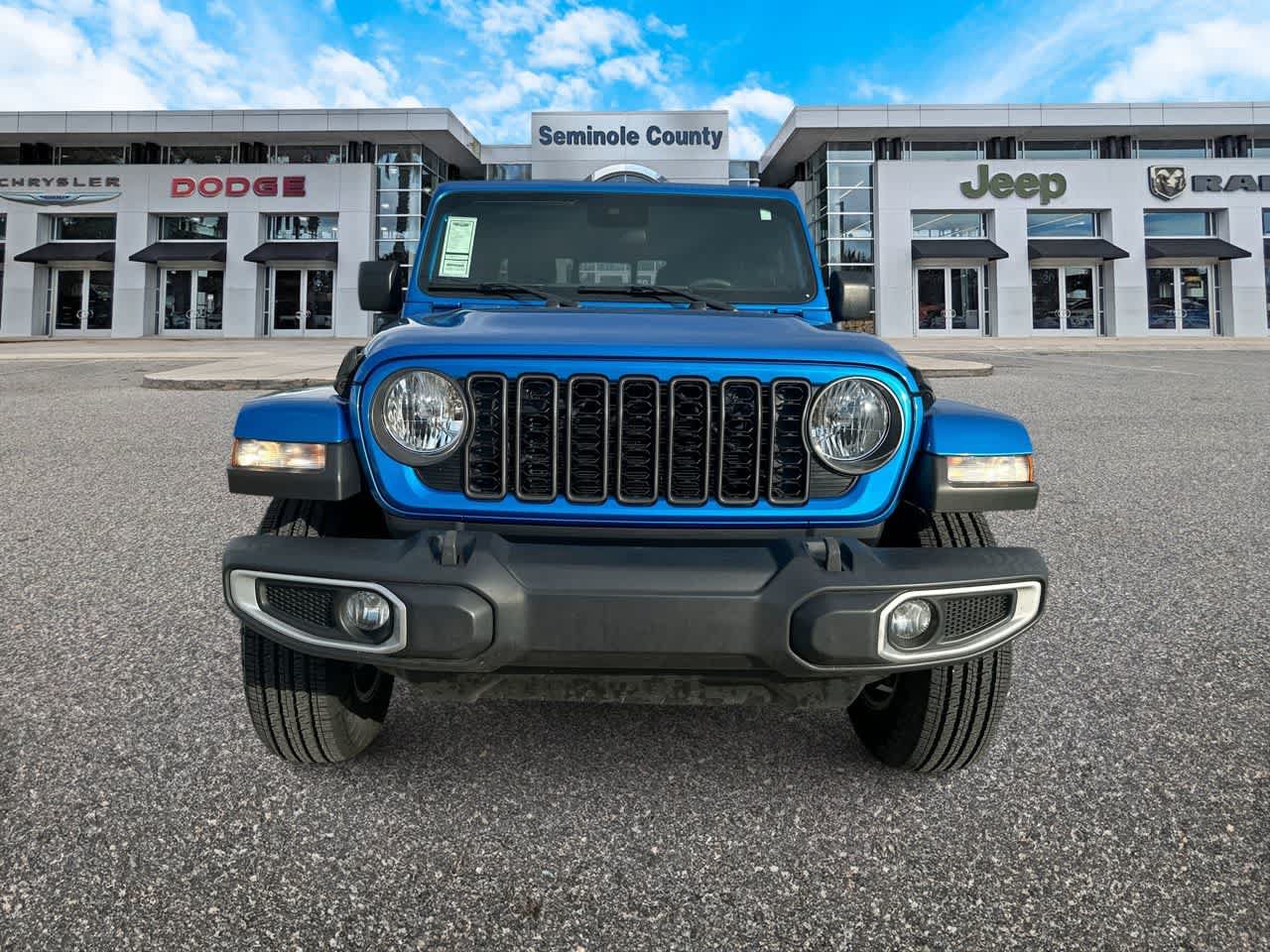Certified 2024 Jeep Gladiator Sport AWD/4WD image 3