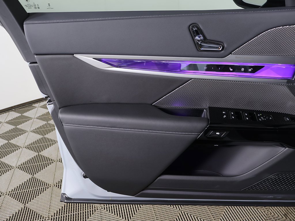 Used 2025 BMW i7 xDrive60 w/ Premium Package image 24