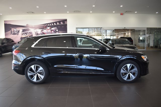 Used 2024 Audi Q8 e-tron Premium Plus AWD/4WD image 8